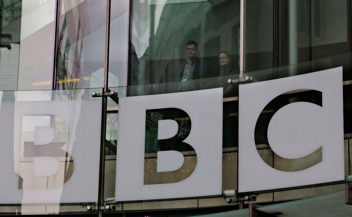 La familia real británica se lanza contra la BBC por polémico documental