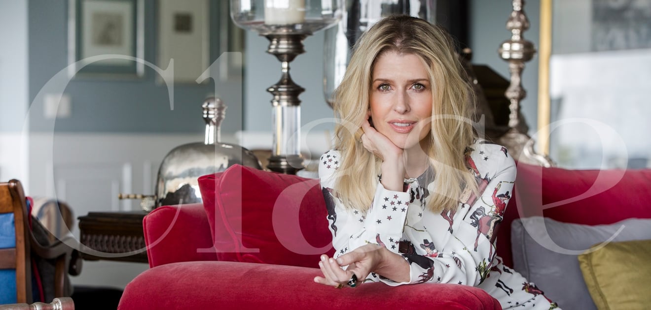 <p>"Ni modo, tendré que usar tenis”, nos dice Eugenia Debayle durante la sesión, pues aún no puede usar tacones por el daño que sufrió una de sus piernas durante el coma <strong>(Fotos: Jaime Martín)</strong></p>

