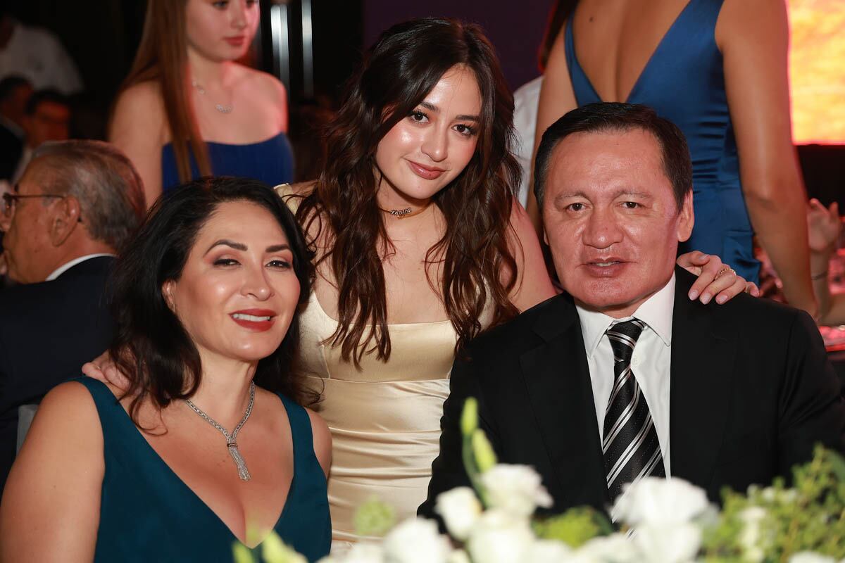 Laura Vargas, Laura Osorio Vargas y Miguel Ángel Osorio Chong. (Foto: Héptor Arjona)
