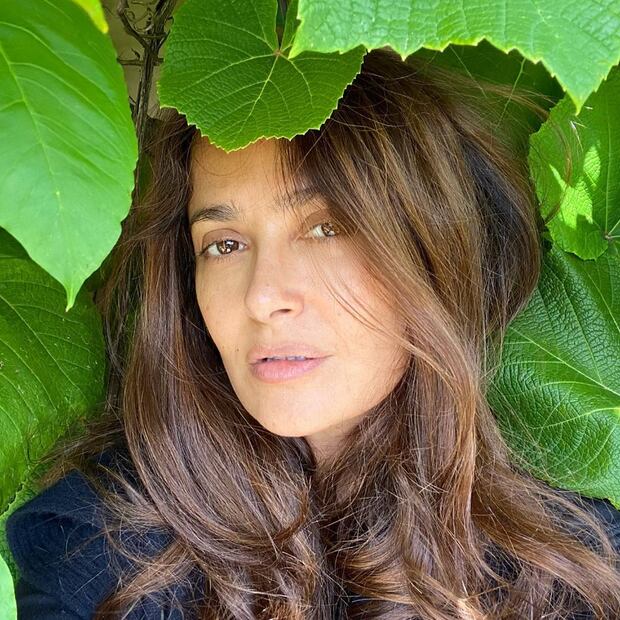 Salma Hayek revive sensual baile de cinta "From dusk till dawn" 