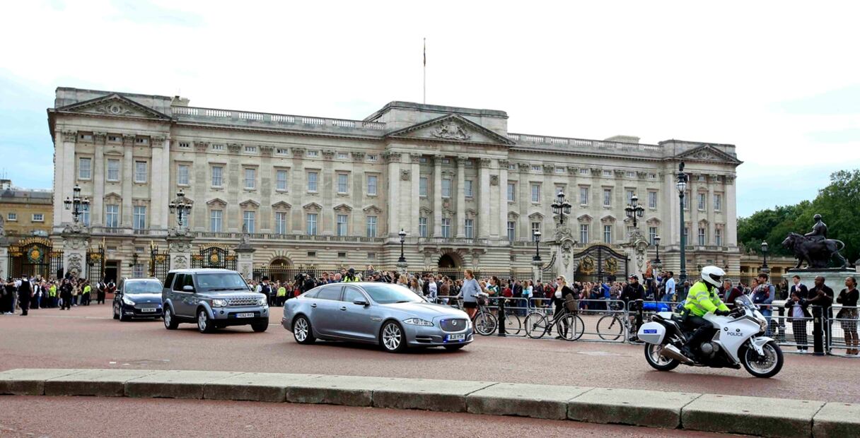 El palacio de la reina Isabel II tiene quirófano, cajeros automáticos y más de 700 habitaciones