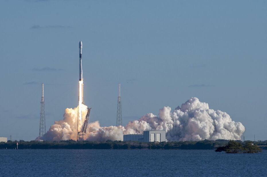 Nuevamente Elon Musk se burla de Jeff Bezos