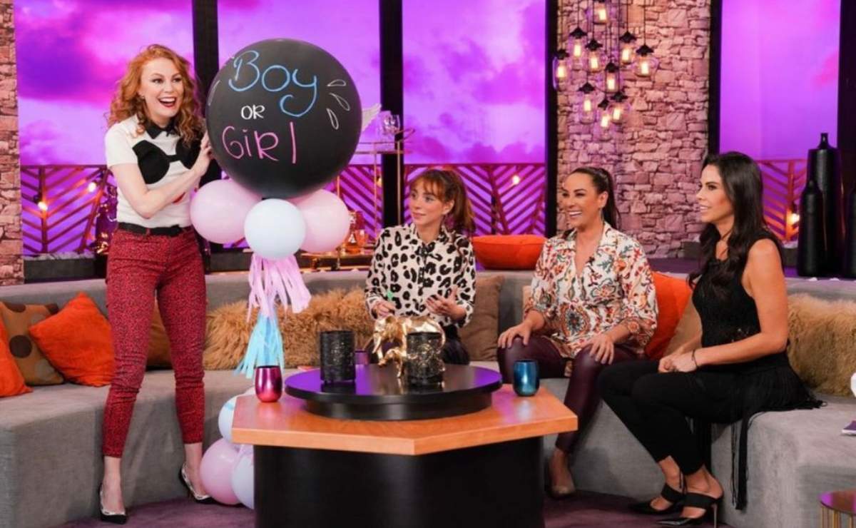 Natalia Téllez revela el sexo de su bebé en "Netas Divinas"
