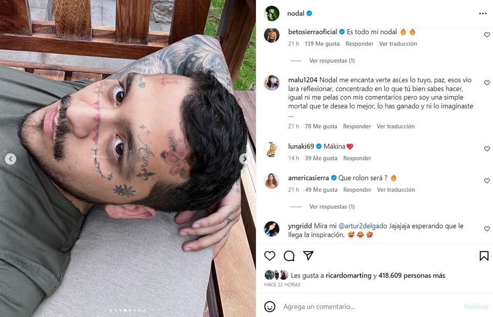 Los tatuajes en la cara de Christian Nodal hace unos meses / Instagram