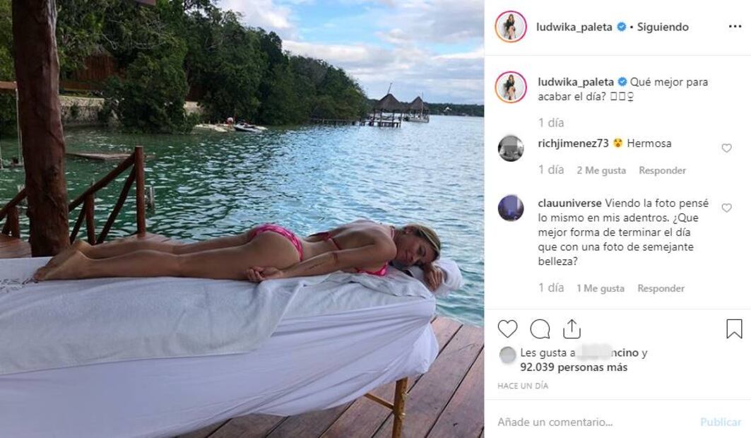 Ludwika Paleta luce impactante figura en sus vacaciones en Bacalar