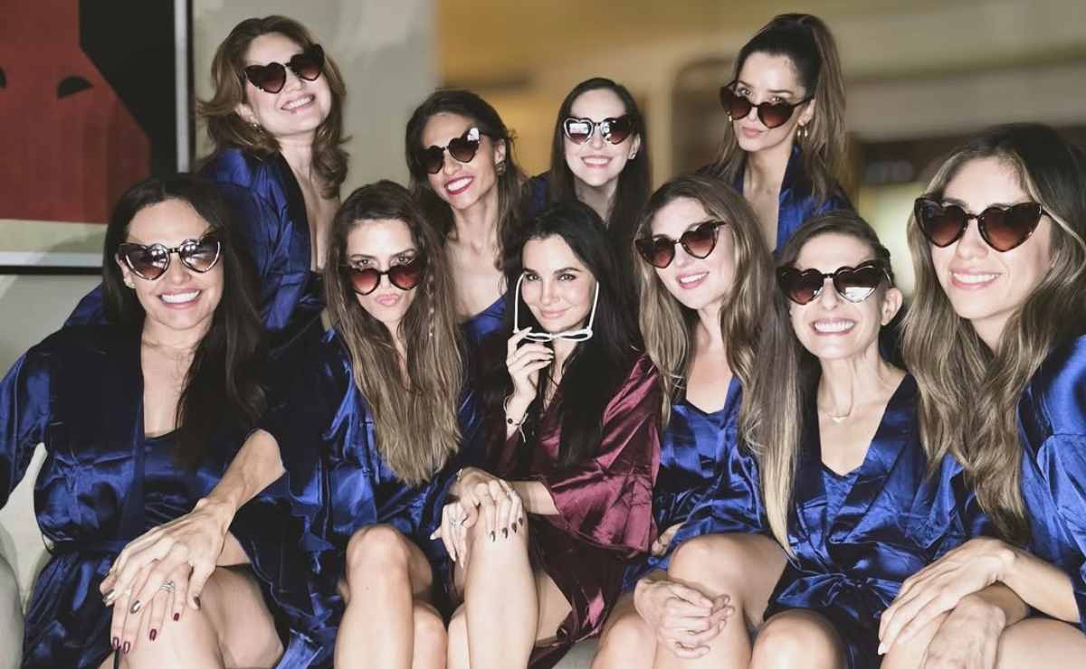Martha Higareda celebra su despedida de soltera junto a sus amigas / Foto: Instagram