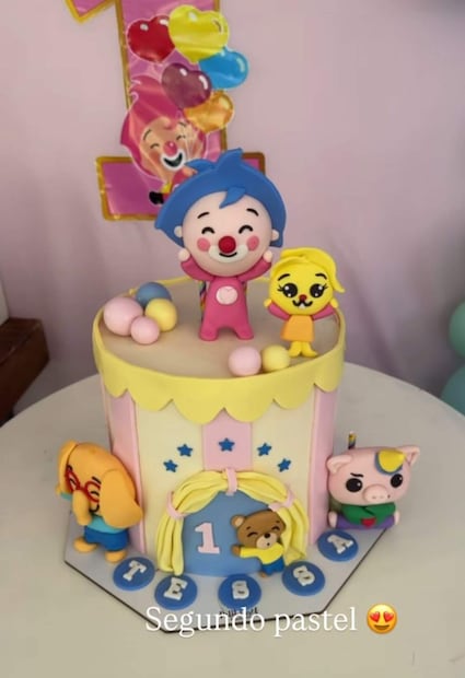 Uno de los pasteles de cumpleaños de Tessa / Foto: Instagram @paoladalay_2203