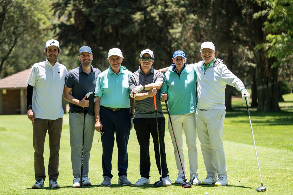 Alejandro Morera, Alberto Cabezut, Alberto Torres y Diego y Xavier Hill con Álvaro Altamirano. (Foto: Héptor Arjona)