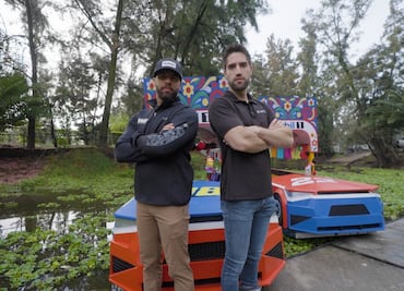 Pilotos de NASCAR disfrutaron divertida carrera de trajineras en Xochimilco