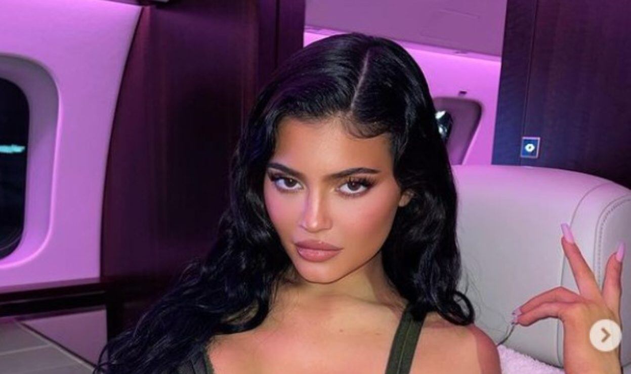Kylie Jenner usa esta faja para afinar su cintura tras segundo embarazo 