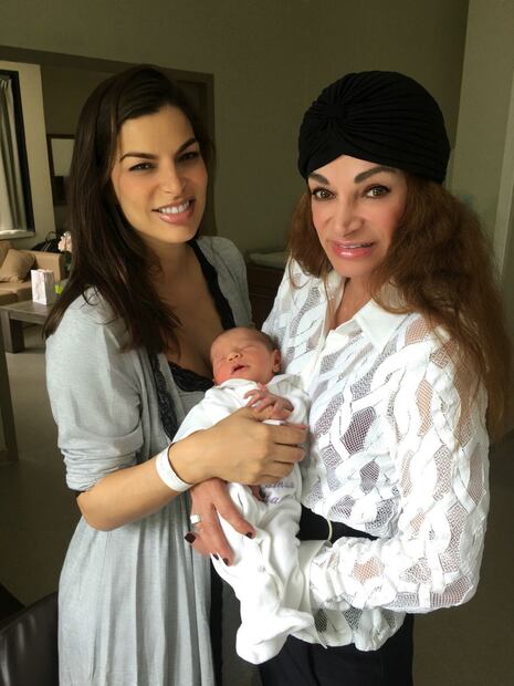 EN PORTADA: Letty y Bárbara Coppel posan con Amaïa