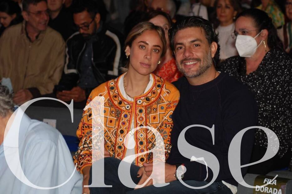Jesús Sesma y Marcela Colokuris asisten juntos al estreno de Broadway in the Park