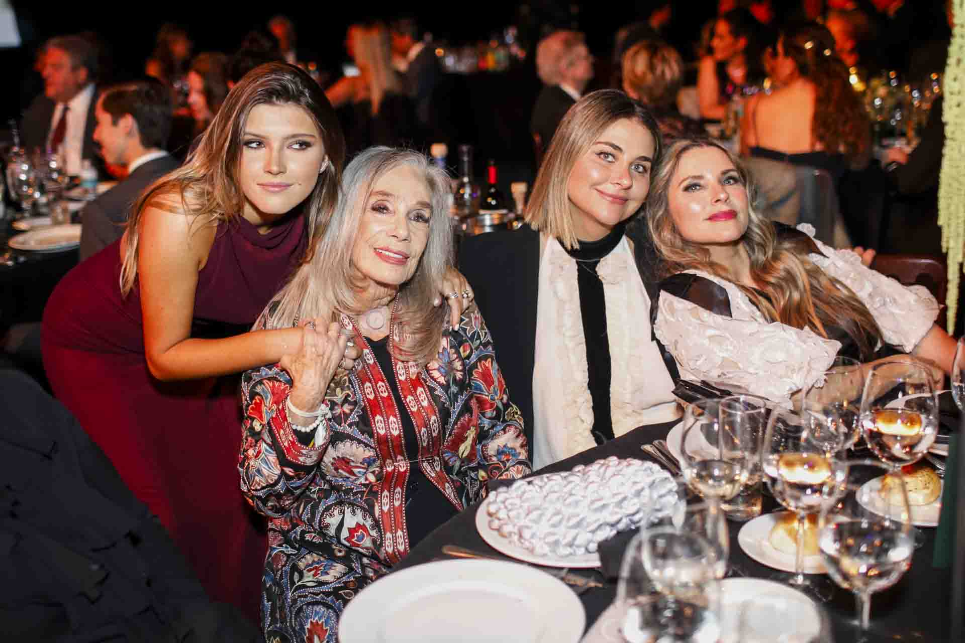 Antonia Mayer, Tony Starr, Alexia e Issabela Camil. (Foto: Esteban Torreblanca)