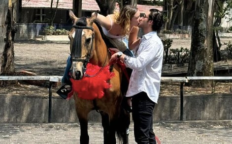 Mía Rubín presume el hermoso -y costoso- regalo que su novio le hizo en su primer aniversario
