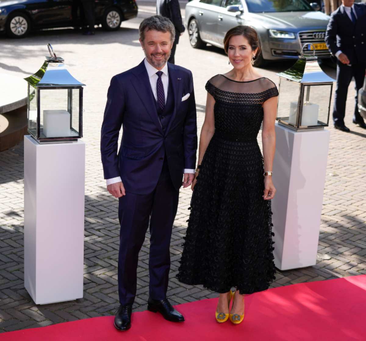 Mary de Dinamarca casi pierde la zapatilla Manolo Blahnik, como una Cenicienta moderna