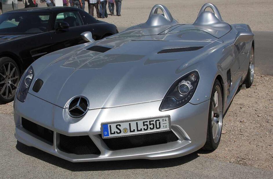 La colección de coches de Rihanna te dejará con la boca abierta