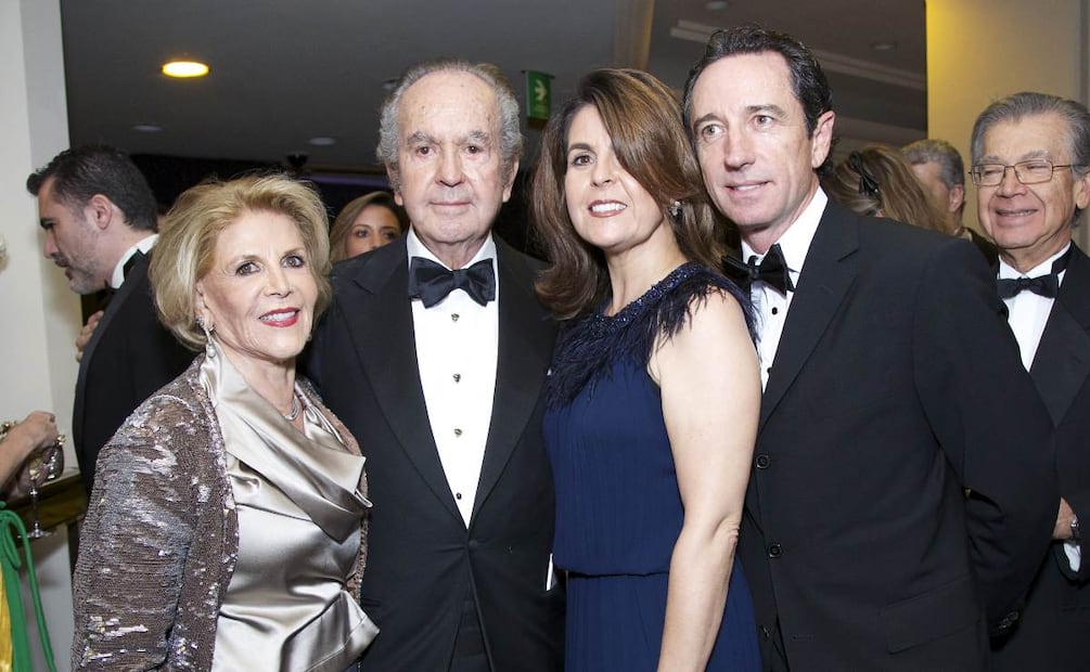 Tere Gual, Alberto Baillères, su hija Tere Baillères y su esposo, Gonzalo Hevia / Foto: Archivo El Universal