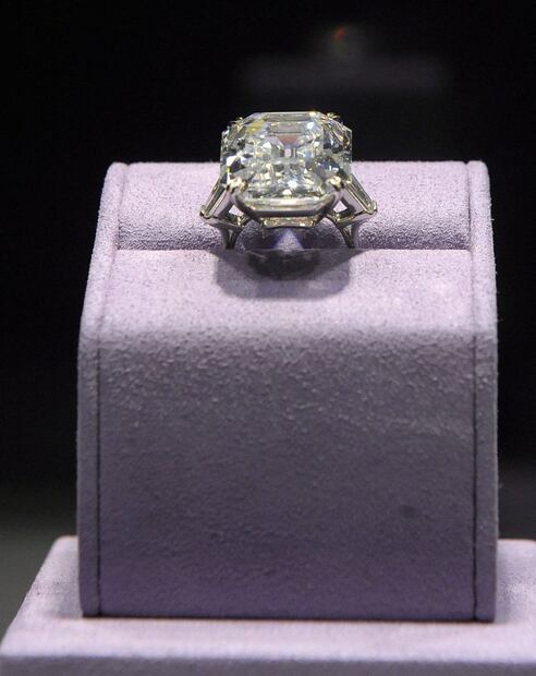 Elizabeth Taylor, Mariah Carey y JLo, las mujeres con los anillos de compromiso más caros de la historia