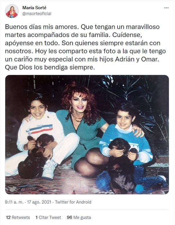 María Sorté presume portada en la que sale Omar García Harfuch de niño