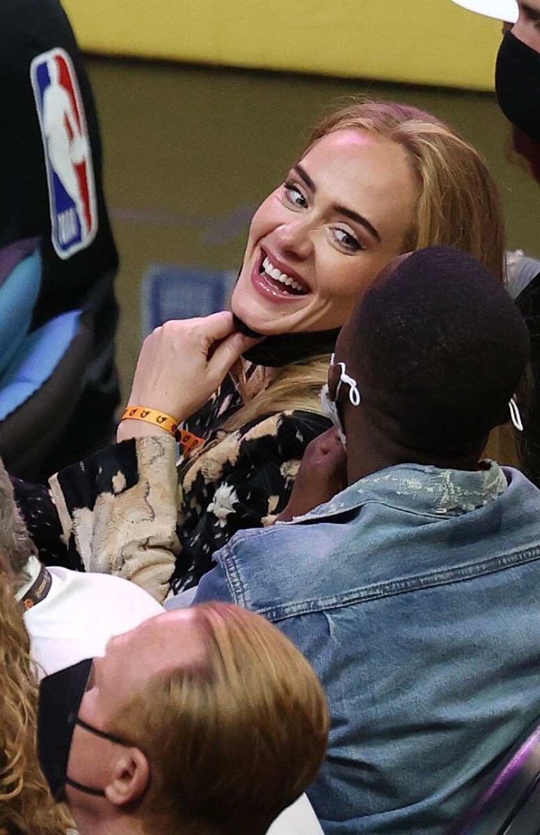 Mira a Adele de minifada y botas altas en cita romántica con Rich Paul 