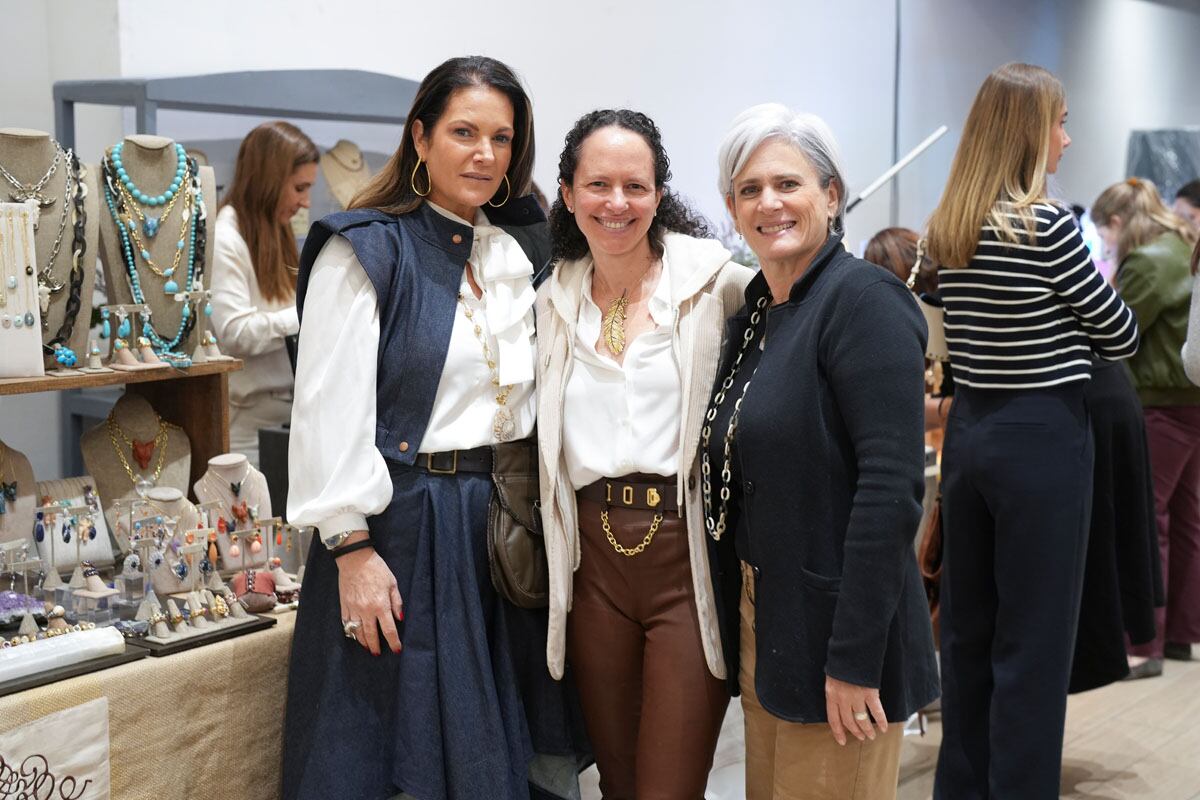 Leslie y Carol Fastlich con Tamara Zaidenweber. (Foto: Leonardo Gómez)