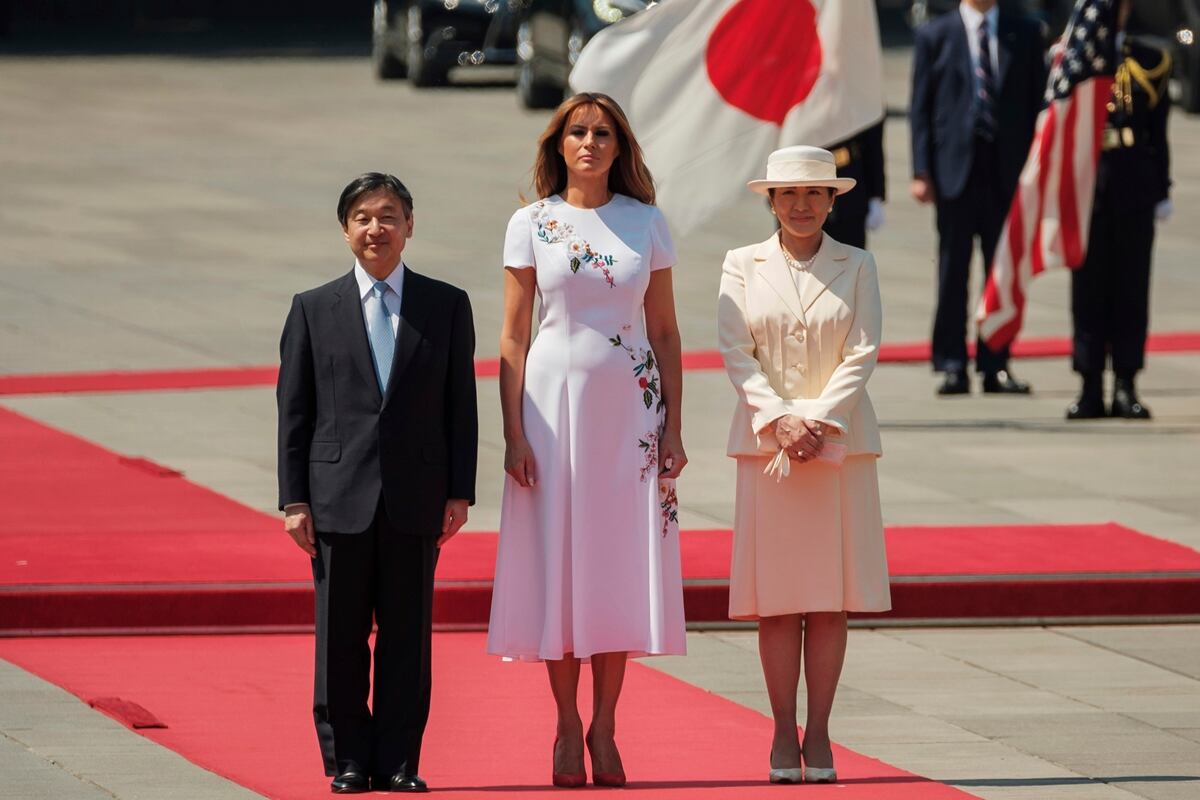 Melania Trump espectacular en su tercer día de visita con el emperador Naruhito y la emperatriz Masako 
