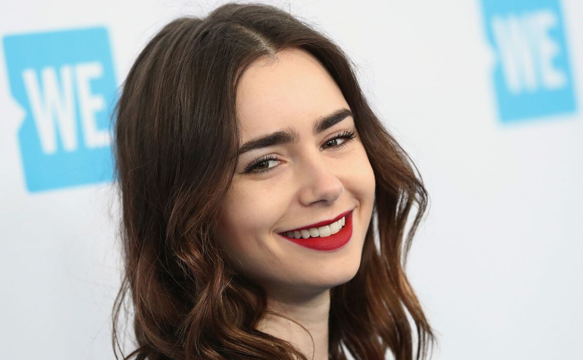 Lily Collins se casó con Charlie McDowell y usó un vestido de novia de cuento de hadas