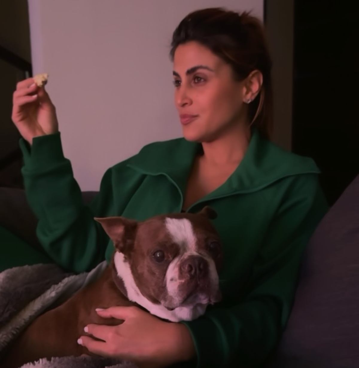 Sofía Rivera Torres junto a su perrito Goyo / Foto: Instagram @sofiariveratorres