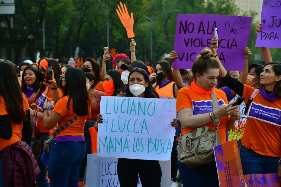 Alessandra Rojo de la Vega levanta la voz por las mujeres en Marcha 25N 
