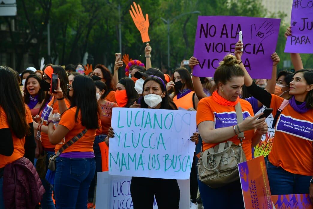 Alessandra Rojo de la Vega levanta la voz por las mujeres en Marcha 25N 