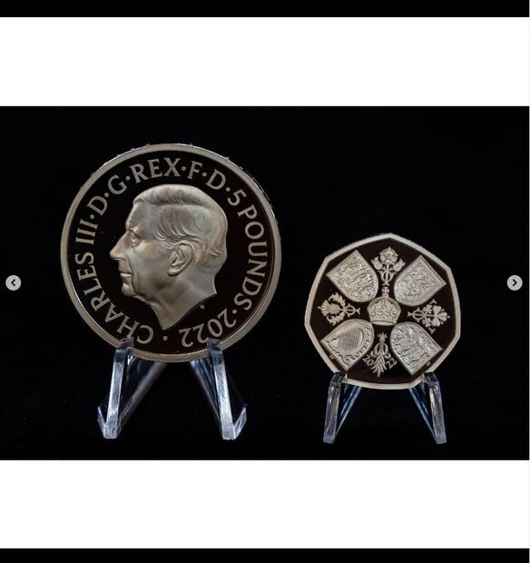 Así son las nuevas monedas con la imagen del rey Carlos III sin corona