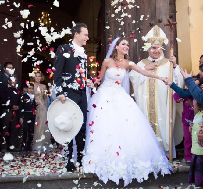 Anahí y Manuel Velasco se casaron el 25 de abril de hace 10 años / Foto: Instagram @velascom