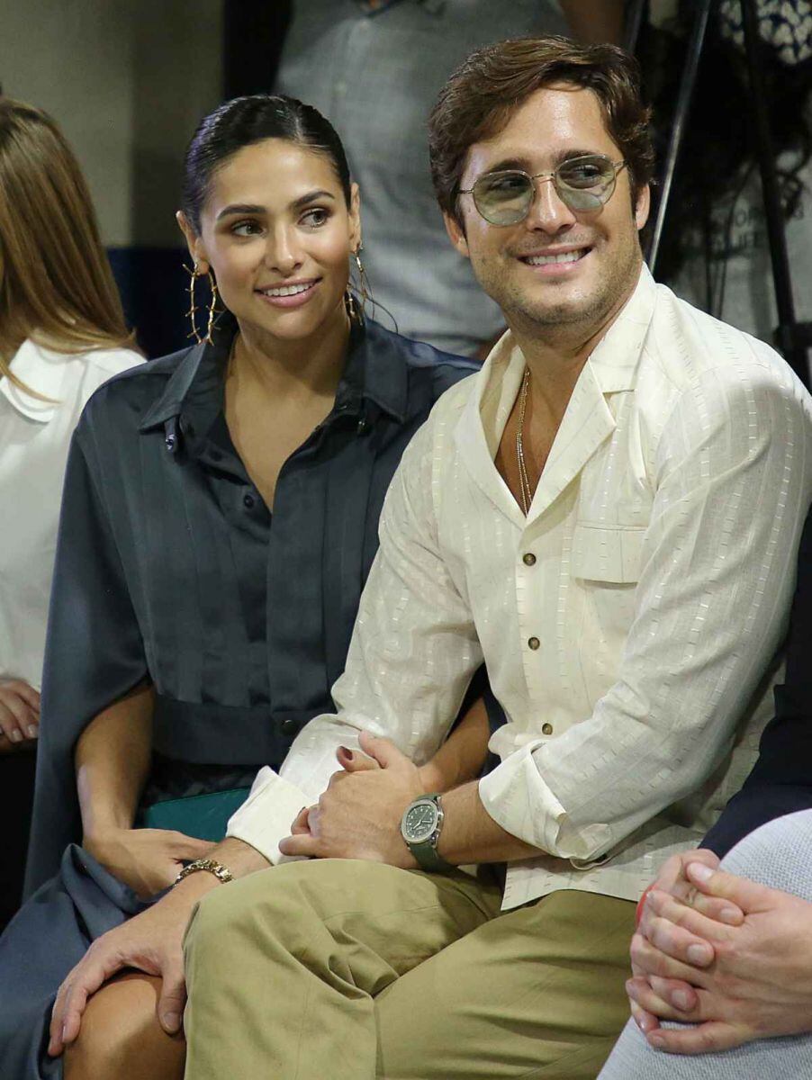 Renata Notni habla de la importancia de la moda y presume su marca de ropa