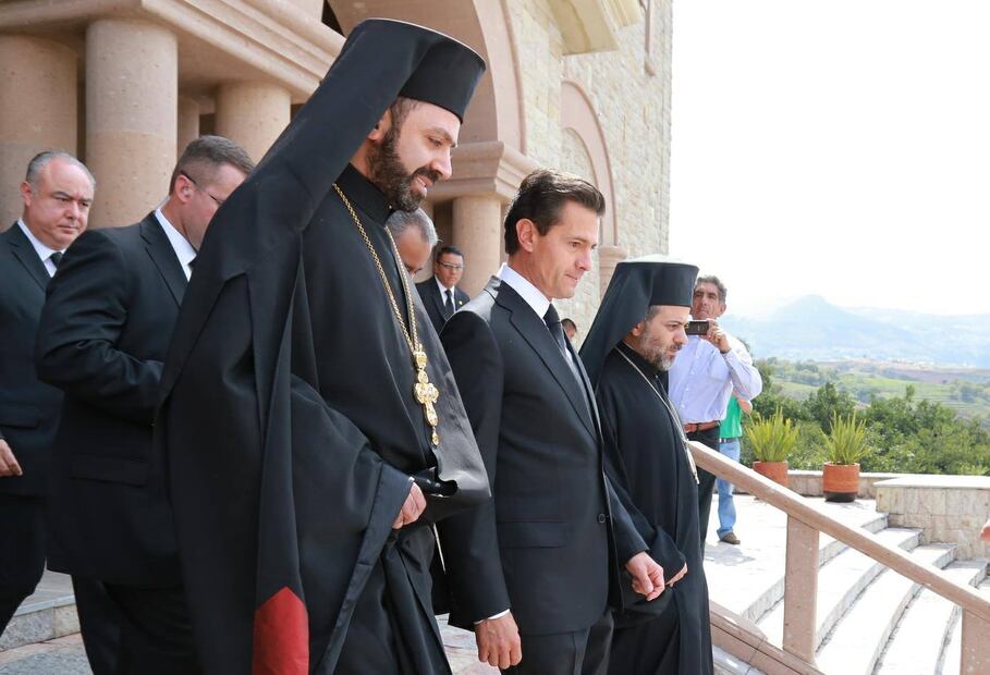 Enrique Peña Nieto asiste al funeral del arzobispo Antonio Chedraoui 