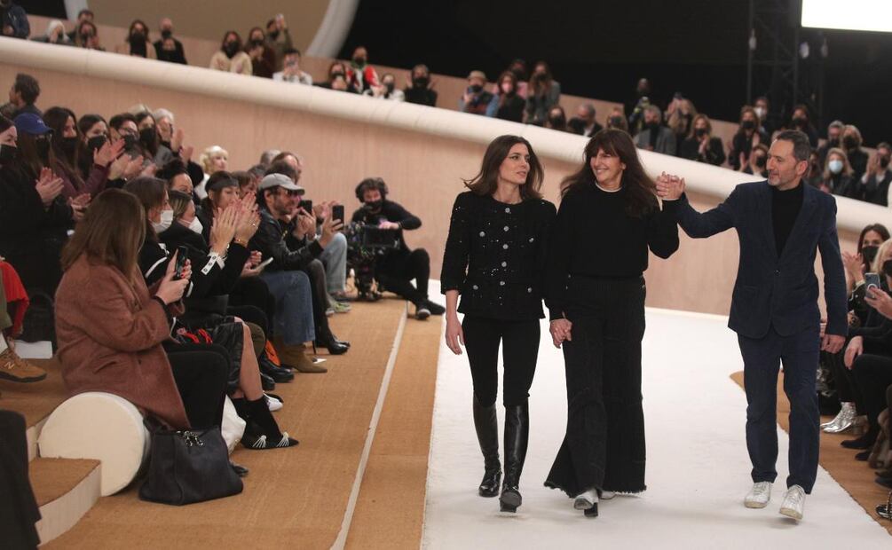 Carlota Casiraghi desfila para Chanel montada a caballo