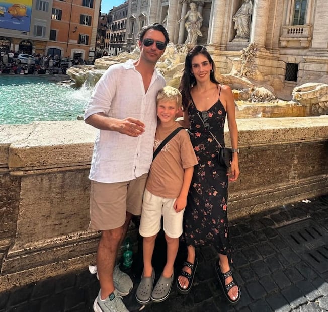 Leonardo de Lozanne y Sandra Echeverría disfrutaron del verano en Europa con su hijo Andrés / Foto: Instagram
