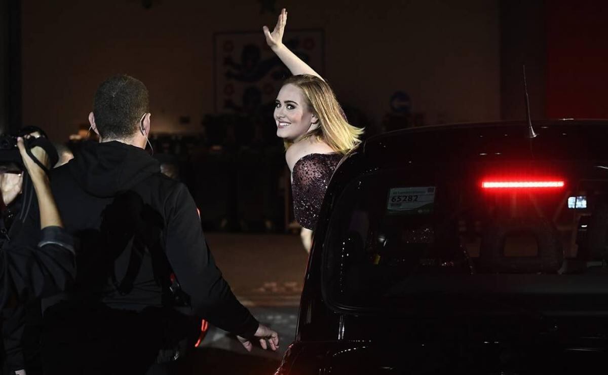 Adele impacta con cuerpazo para celebrar su cumpleaños