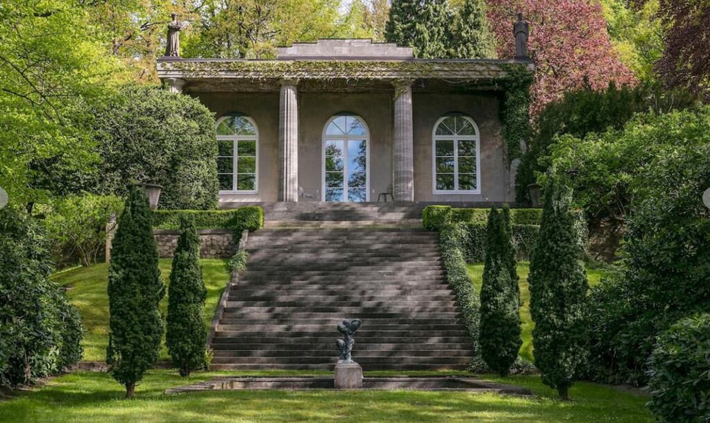 Así es la majestuosa villa que el diseñador Karl Lagerfeld ha puesto a la venta