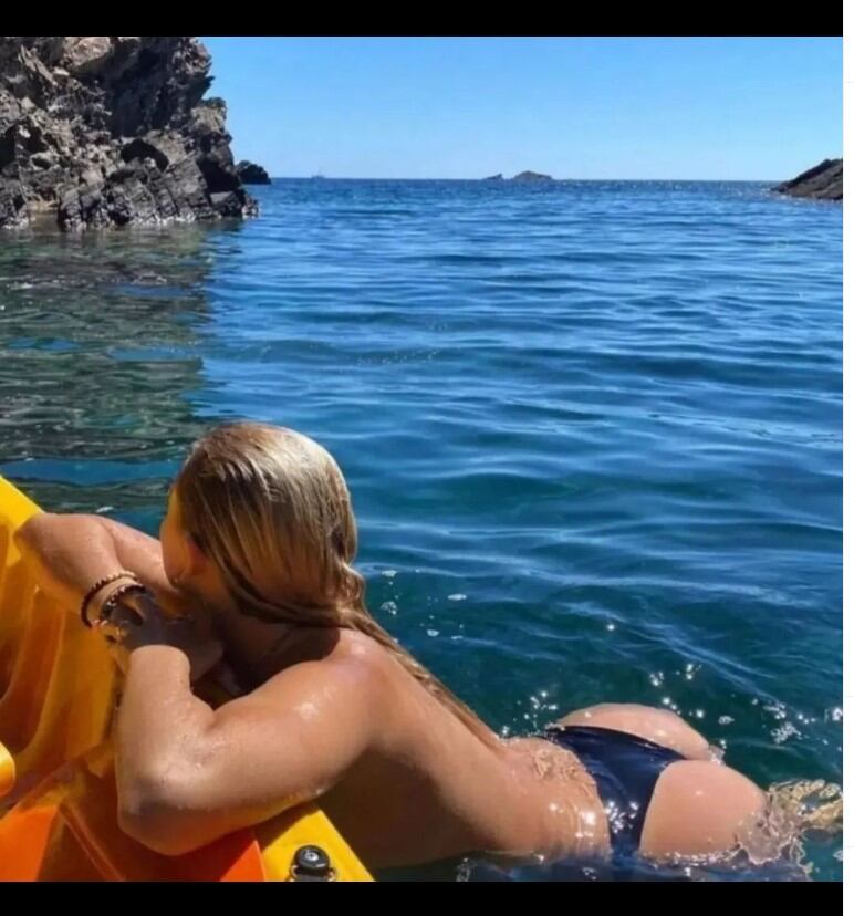 La novia de Gerard Piqué ya tiene club de fans y revelan sus fotos en bikini
