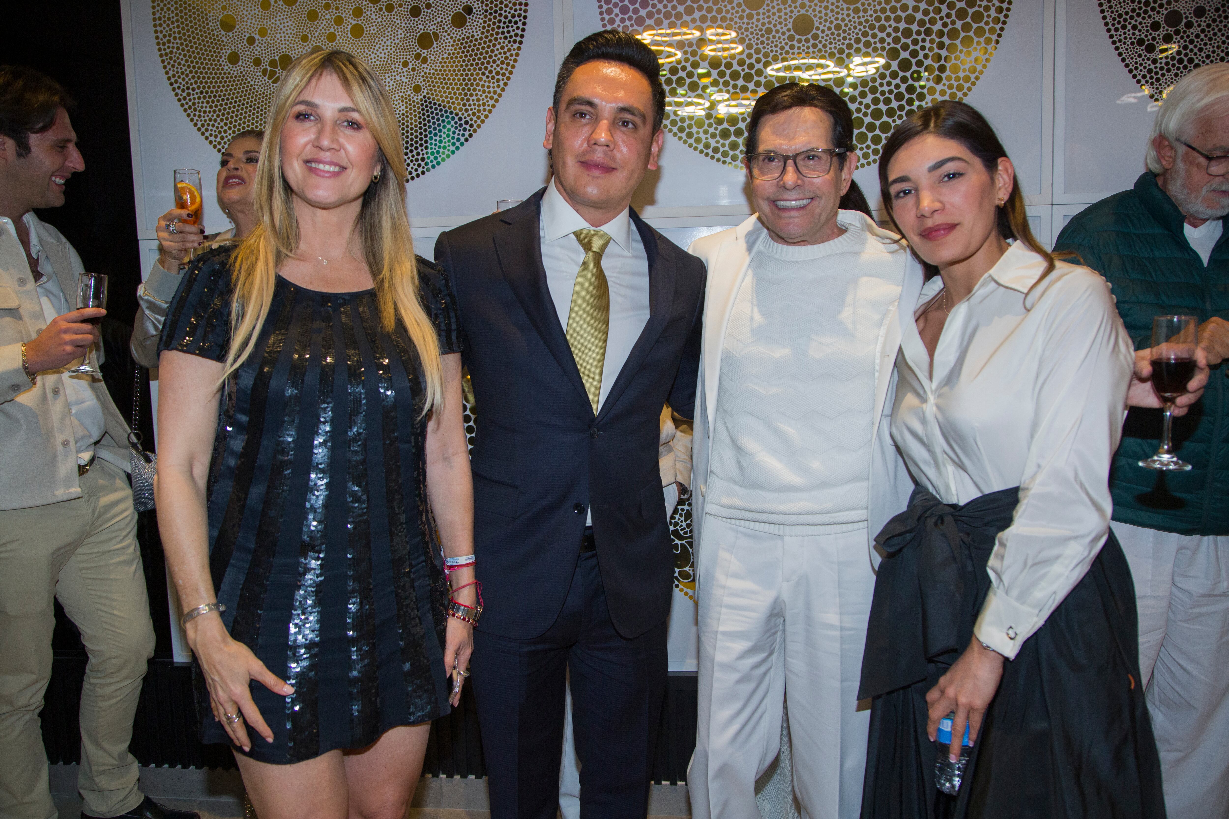 Desirée Navarro, Carlos Barrera Neri, Juan José Origel y Jeanette Zúñiga. (Foto: Héptor Arjona)