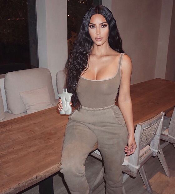 Kim Kardashian crea línea de fajas para cualquier tipo de figura y tallas 