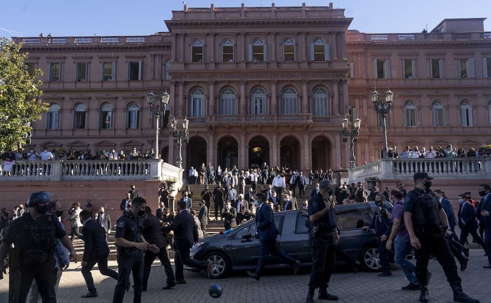 Filtran fotos de Maradona muerto; despiden a empleados de funeraria