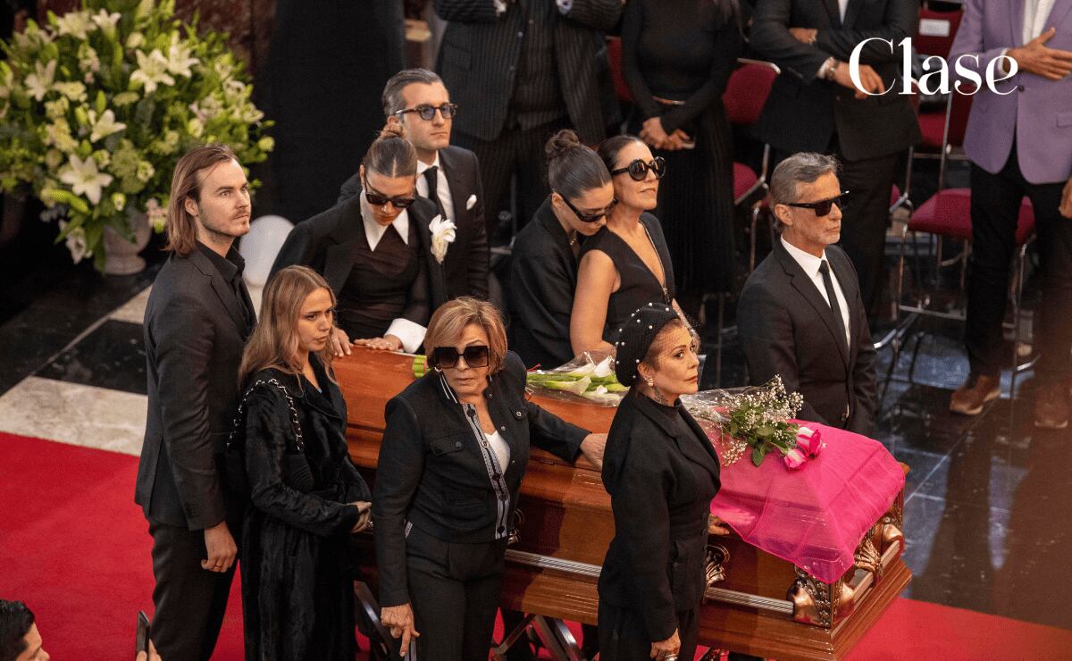 La familia de Silvia Pinal en su homenaje póstumo en Bellas Artes / Foto: Edgar Silva F.