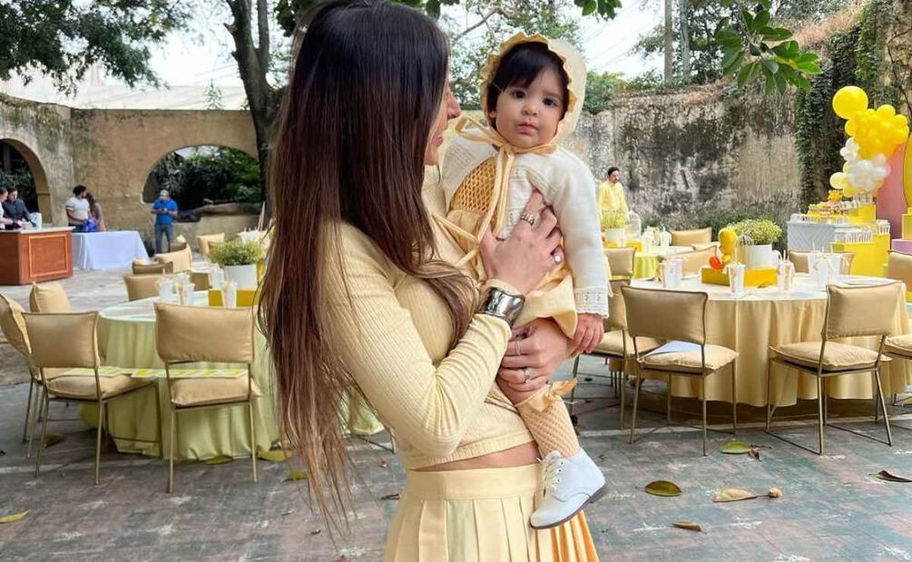 Alexia Hernández junto a Nirvana, su hija / Foto: Instagram