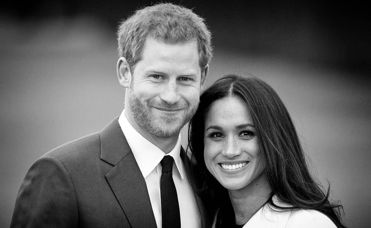 Meghan Markle al frente, el príncipe Harry da un paso atrás