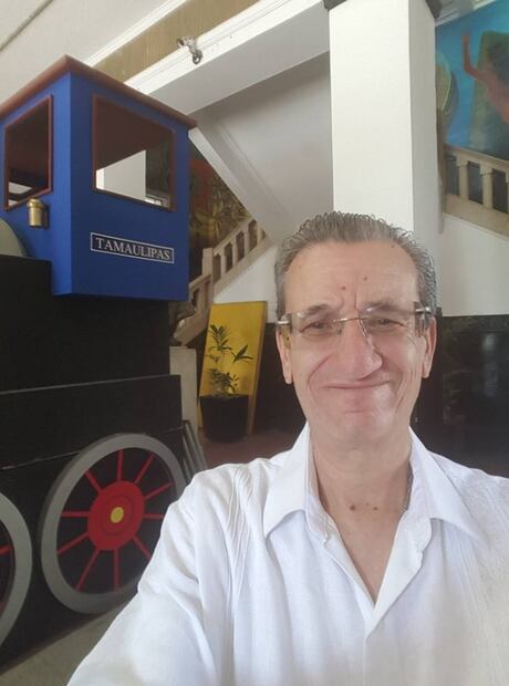 Esta es la vida del periodista Rafael Loret de Mola Vadillo