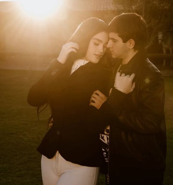 Emily Cinnamon y su novio Jaziel Aviles / Foto: Instagram - @salvadormaral
