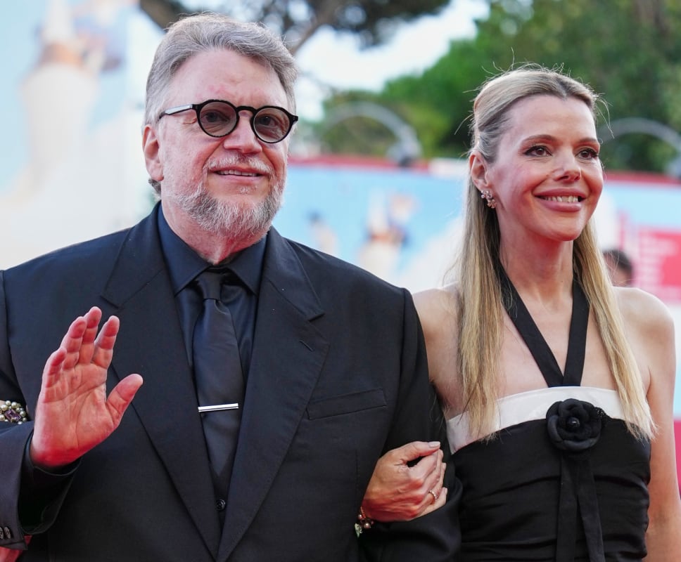 Guillermo del Toro y Kim Morgan en Festival de Venecia 2025 / Foto: AP