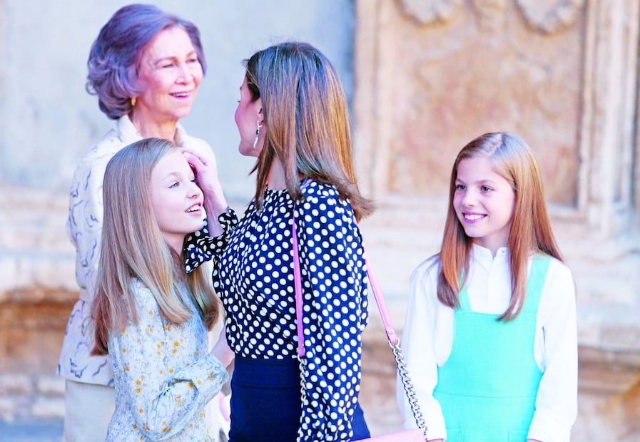 Reina Letizia causa polémica por las exigencias en la escuela de sus hijas 