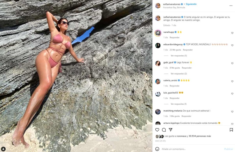 Sofía Rivera Torres modela bajo el sol con mini bikini de Emily Ratajkowski 
